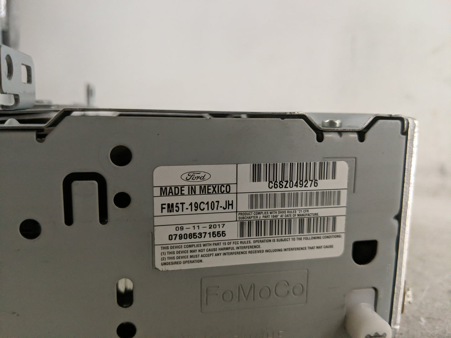 2017-2018 Ford Focus Radio AM FM Cd Player Receiver Replacement P/N:FM5T-19C107-JH Fits Fits 2017 2018 OEM Used Auto Parts -