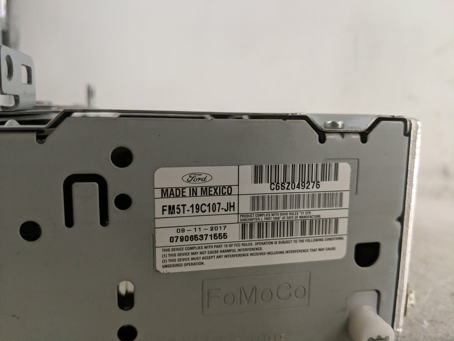 2017-2018 Ford Focus Radio AM FM Cd Player Receiver Replacement P/N:FM5T-19C107-JH Fits Fits 2017 2018 OEM Used Auto Parts -