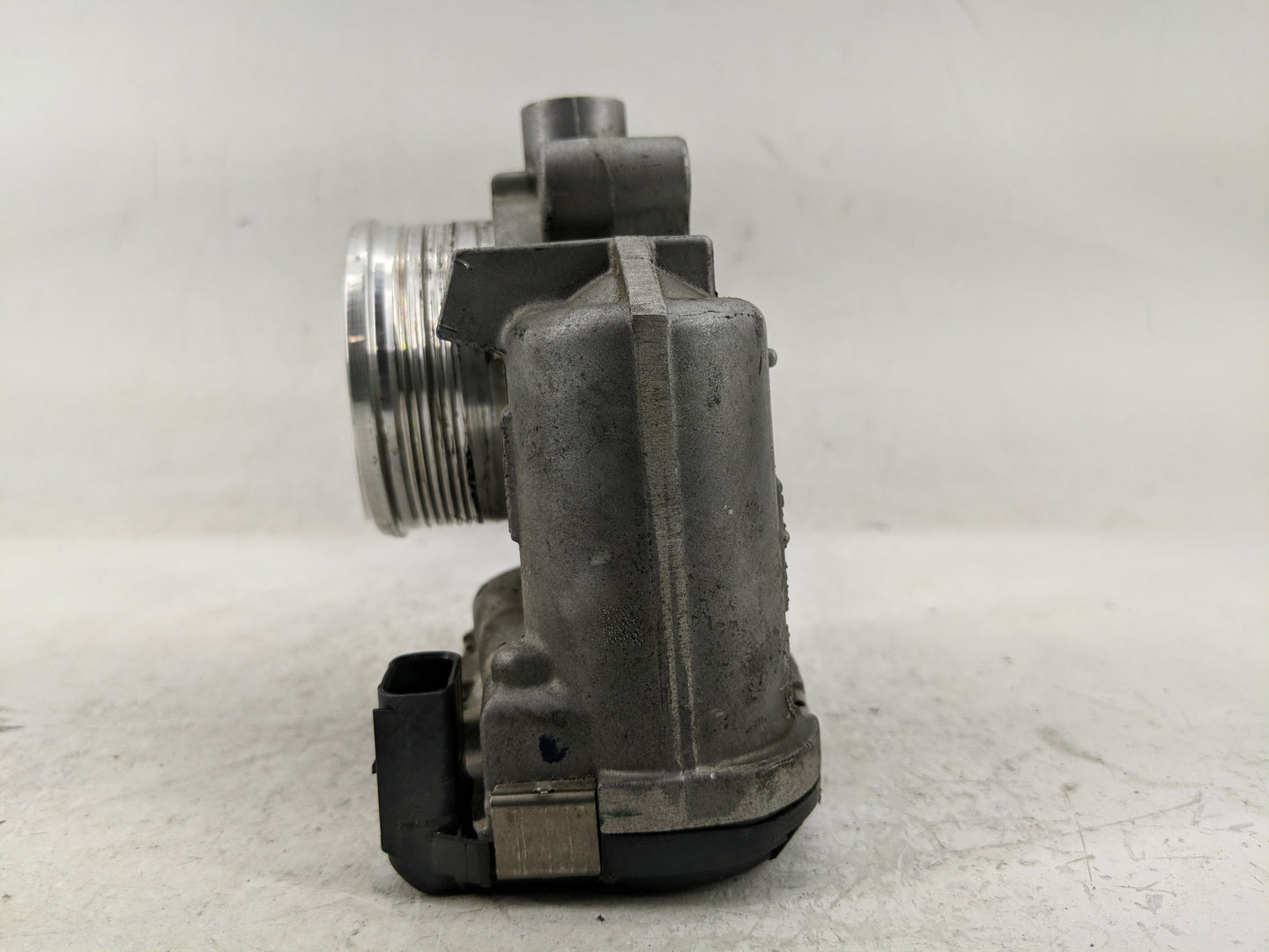 2014-2018 Ford Focus Throttle Body P/N:DS7E-9F991-BB Fits Fits 2014 2015 2016 2017 2018 2019 2020 2021 2022 OEM Used Auto Pa