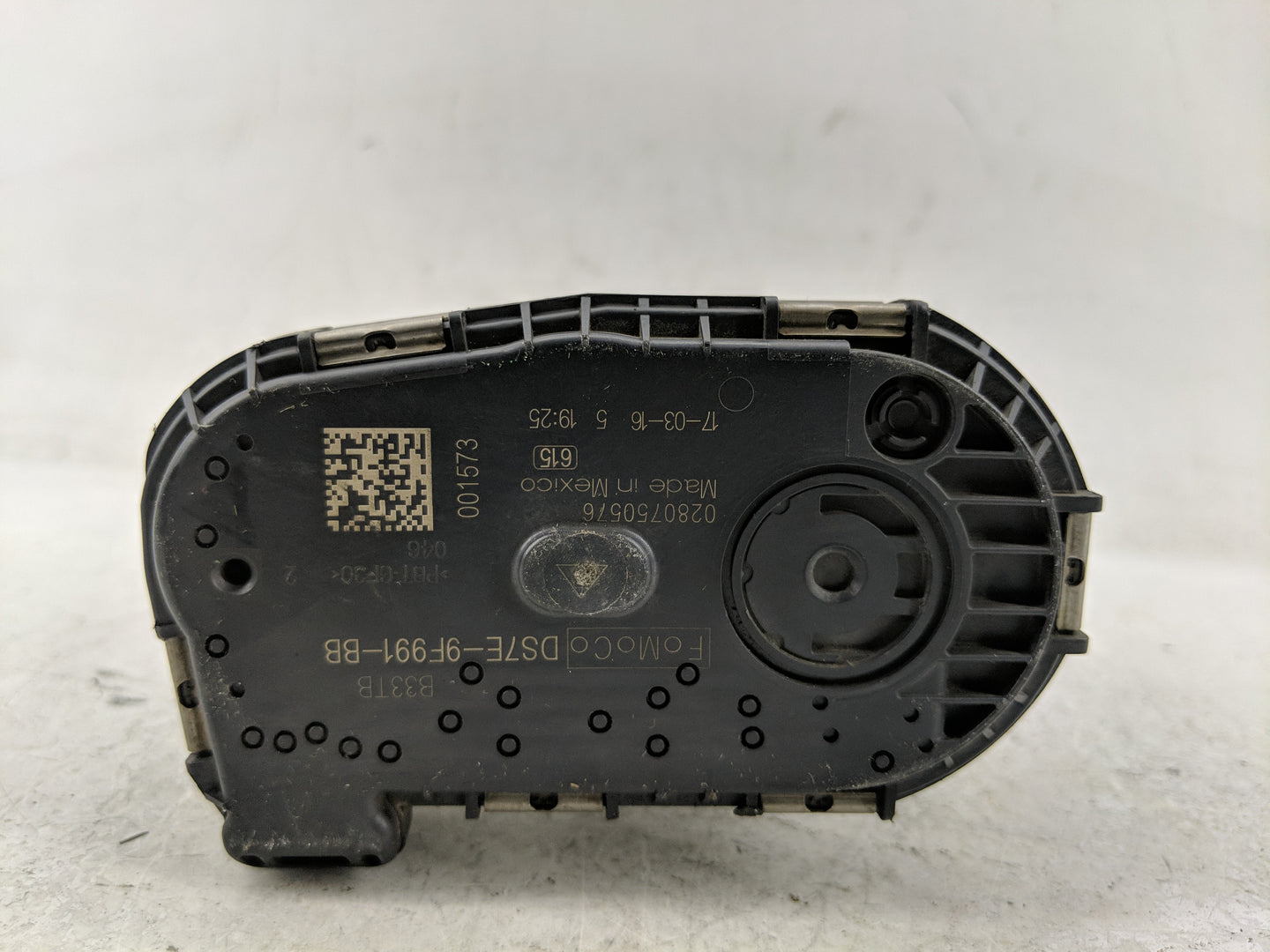 2014-2018 Ford Focus Throttle Body P/N:DS7E-9F991-BB Fits Fits 2014 2015 2016 2017 2018 2019 2020 2021 2022 OEM Used Auto Pa