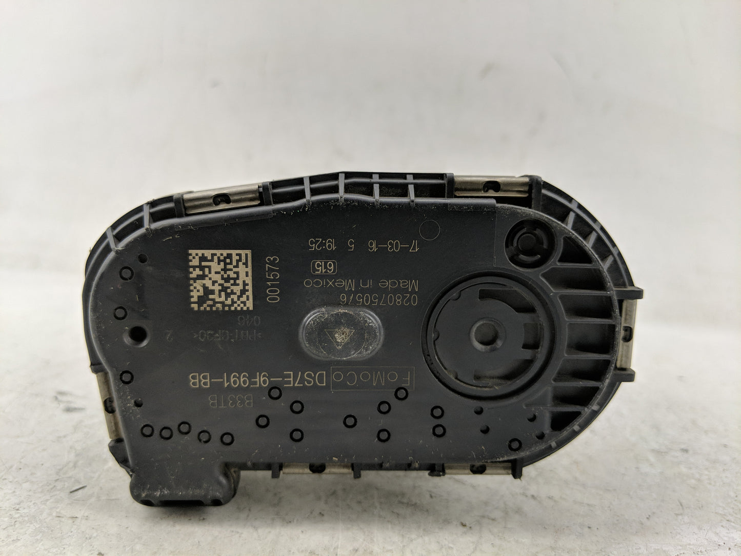 2014-2018 Ford Focus Throttle Body P/N:DS7E-9F991-BB Fits Fits 2014 2015 2016 2017 2018 2019 2020 2021 2022 OEM Used Auto Pa