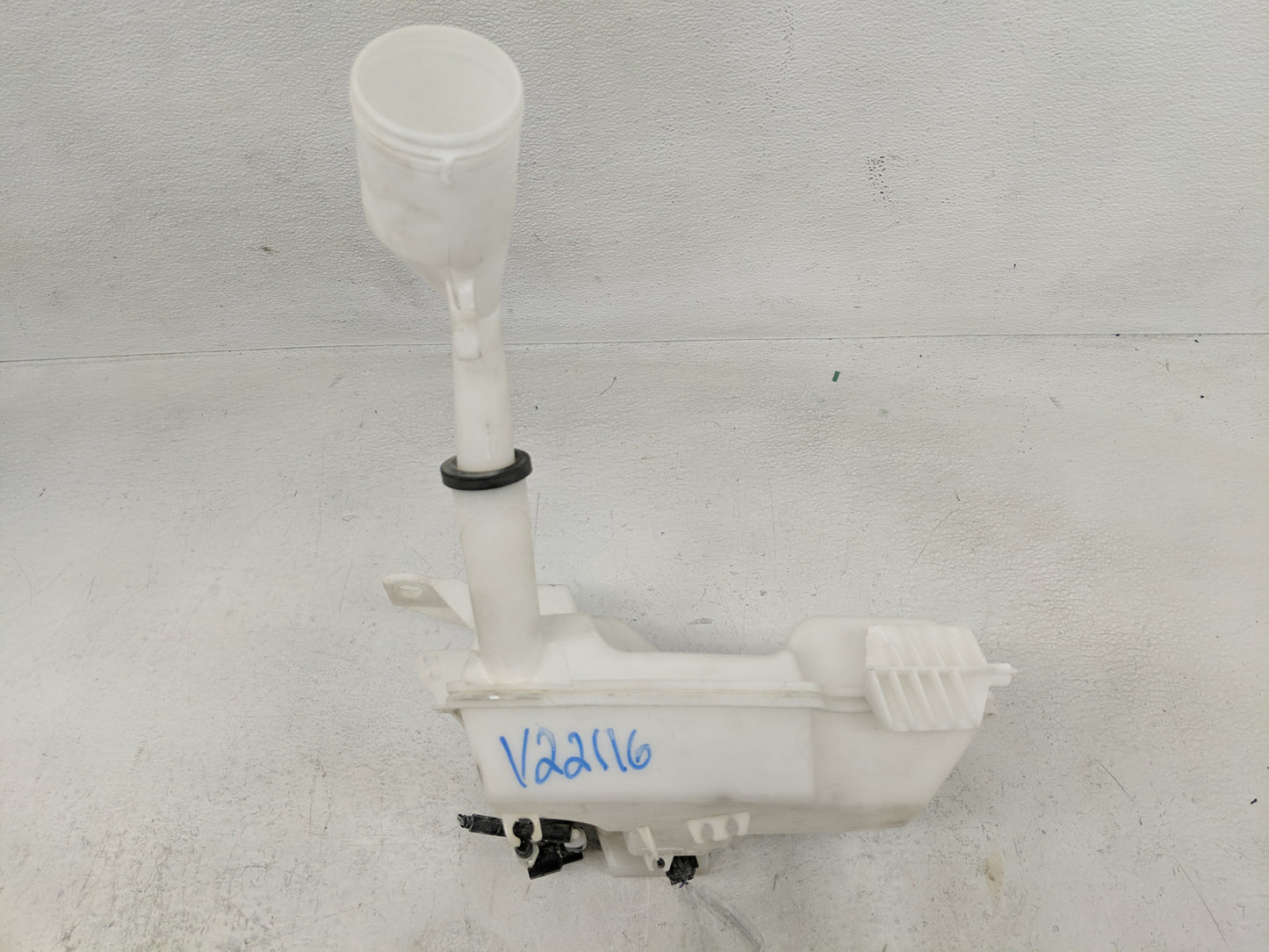 2012-2018 Ford Focus Windshield Washer Fluid Reservoir Bottle Oem - Oemusedautoparts1.com