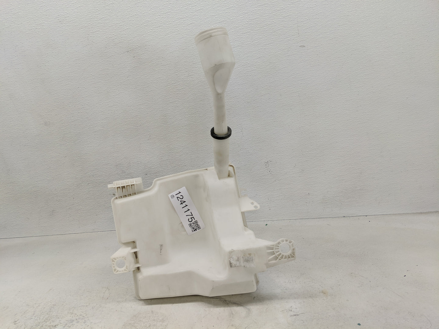 2012-2018 Ford Focus Windshield Washer Fluid Reservoir Bottle Oem - Oemusedautoparts1.com