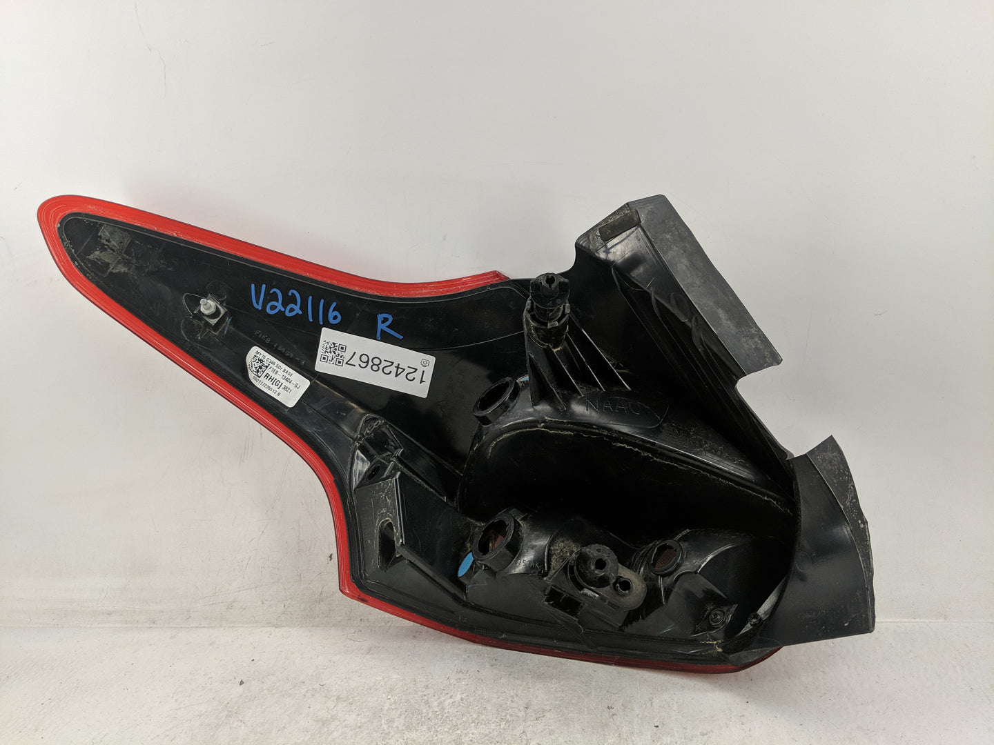 2015-2018 Ford Focus Tail Light Assembly Passenger Right OEM P/N:F1EB-13404-GJ Fits Fits 2015 2016 2017 2018 OEM Used Auto P