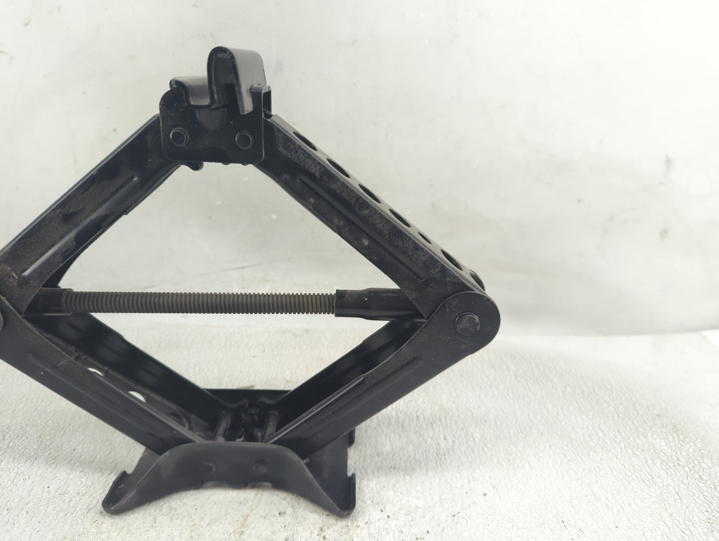 2017 Ford Focus Spare Scissor Car Jack 1250842 - Oemusedautoparts1.com