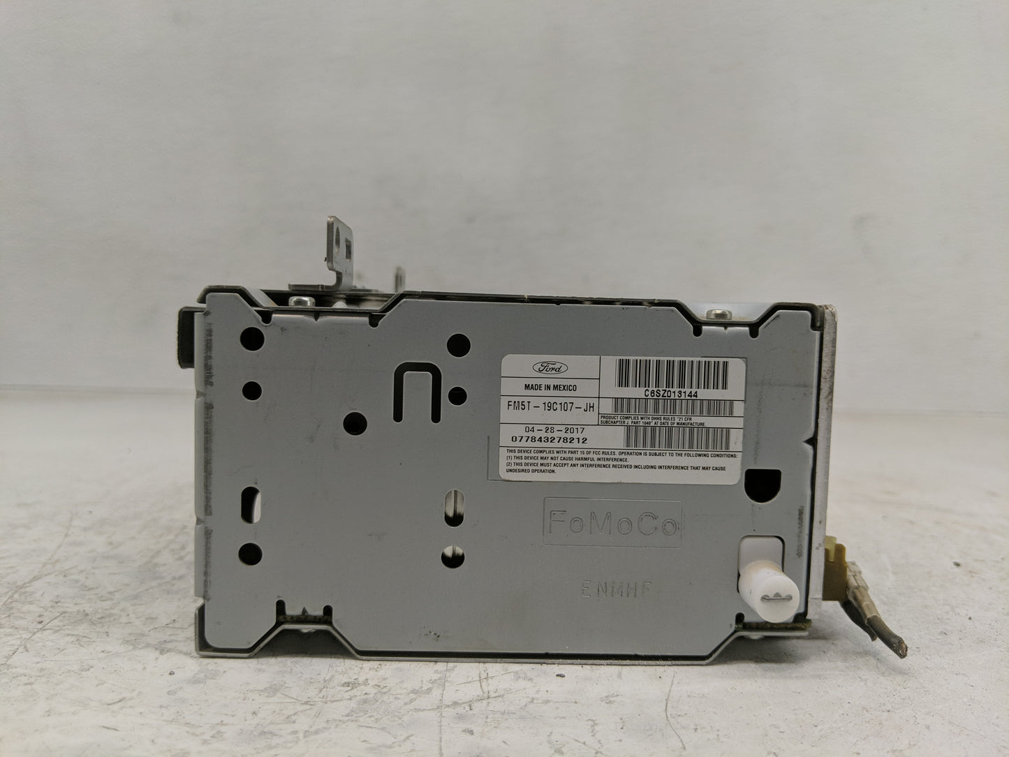 2017-2018 Ford Focus Radio AM FM Cd Player Receiver Replacement P/N:FM5T-19C107-JH Fits Fits 2017 2018 OEM Used Auto Parts -