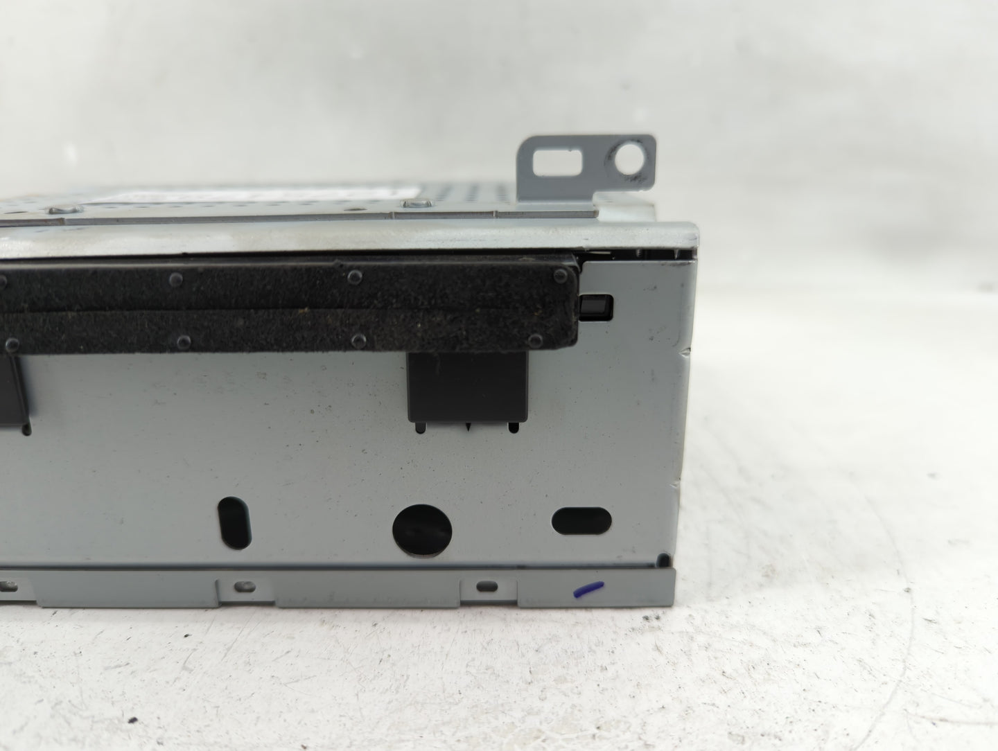 2017-2018 Ford Focus Radio AM FM Cd Player Receiver Replacement P/N:FM5T-19C107-HD Fits Fits 2017 2018 OEM Used Auto Parts -