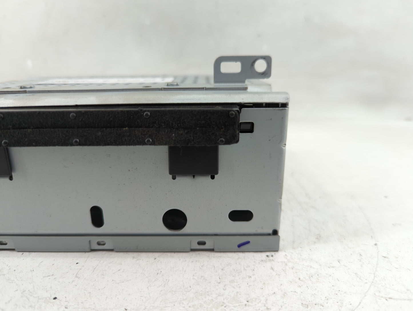 2017-2018 Ford Focus Radio AM FM Cd Player Receiver Replacement P/N:FM5T-19C107-HD Fits Fits 2017 2018 OEM Used Auto Parts -