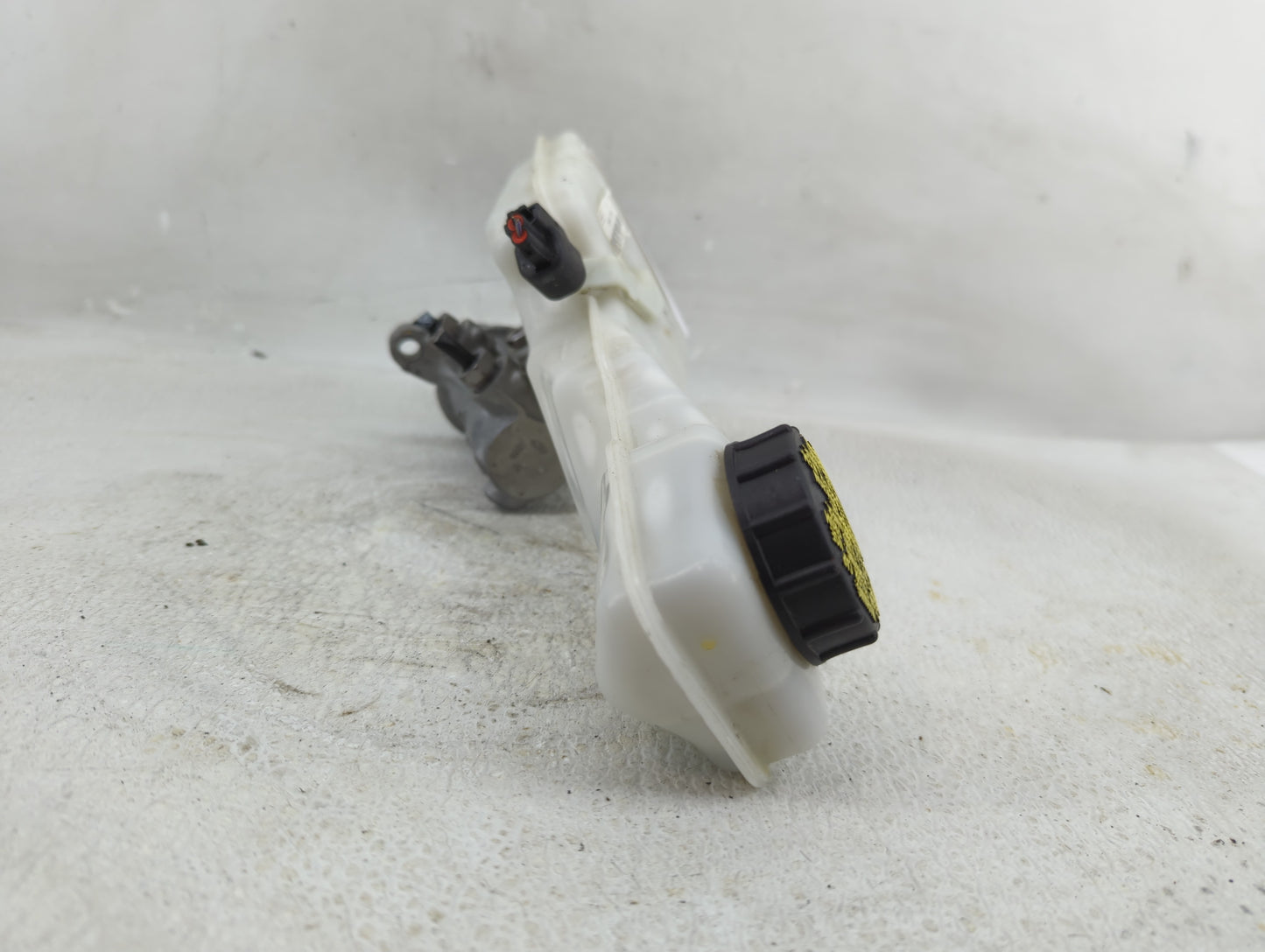 2012-2018 Ford Focus Brake Master Cylinder - Oemusedautoparts1.com