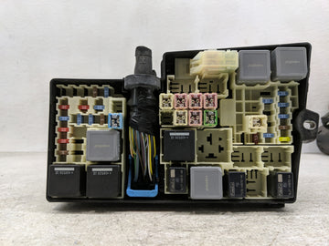 2017-2018 Ford Focus Fusebox Fuse Box Panel Relay Module P/N:AV6T-14A142-AB Fits Fits 2017 2018 OEM Used Auto Parts - Oemuse