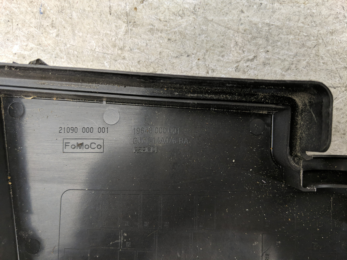 2017-2018 Ford Focus Fusebox Fuse Box Panel Relay Module P/N:GJ7T-14A076-BA 19648 000 001, 21090 000 001 Fits Fits 2017 2018