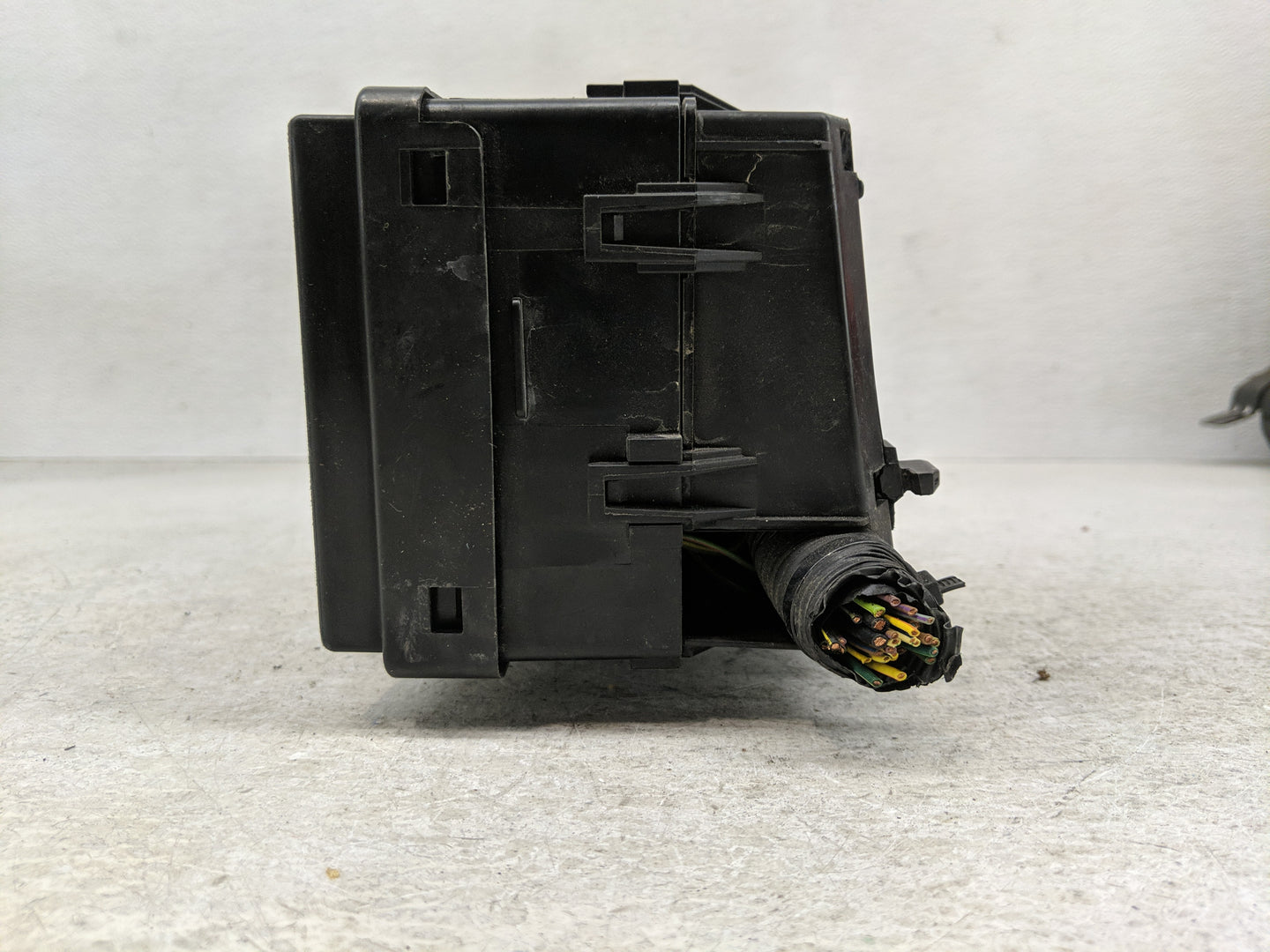 2017-2018 Ford Focus Fusebox Fuse Box Panel Relay Module P/N:GJ7T-14A076-BA 19648 000 001, 21090 000 001 Fits Fits 2017 2018