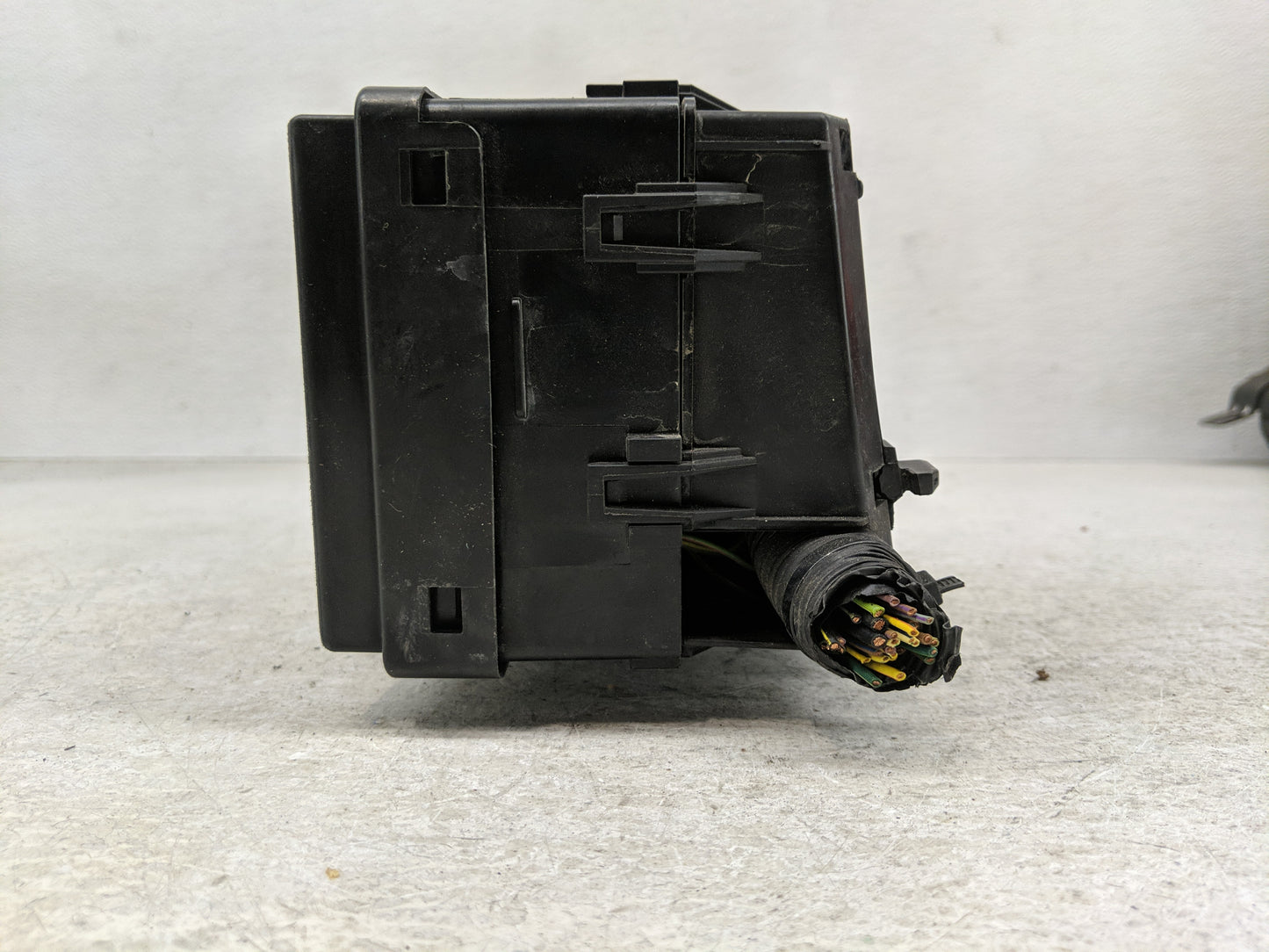 2017-2018 Ford Focus Fusebox Fuse Box Panel Relay Module P/N:GJ7T-14A076-BA 19648 000 001, 21090 000 001 Fits Fits 2017 2018