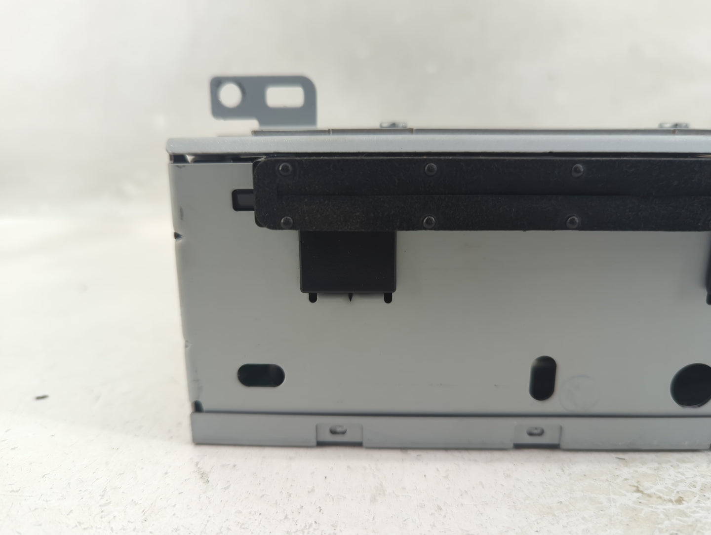2017-2018 Ford Focus Radio AM FM Cd Player Receiver Replacement P/N:FM5T-19C107-JG Fits Fits 2017 2018 OEM Used Auto Parts -