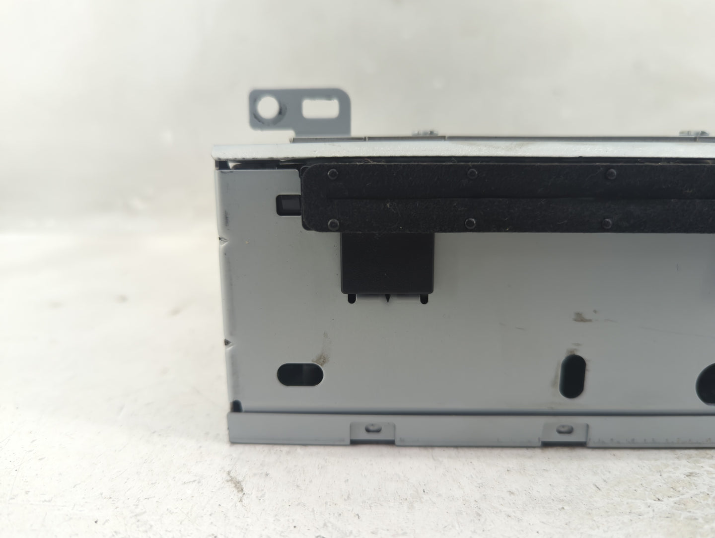 2017-2018 Ford Focus Radio AM FM Cd Player Receiver Replacement P/N:FM5T-19C107-JG Fits Fits 2017 2018 OEM Used Auto Parts -