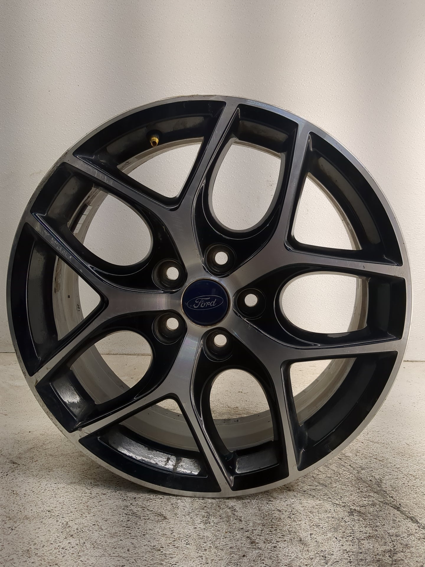 2015-2018 Ford Focus Oem Wheel Rim 1317752 - Oemusedautoparts1.com