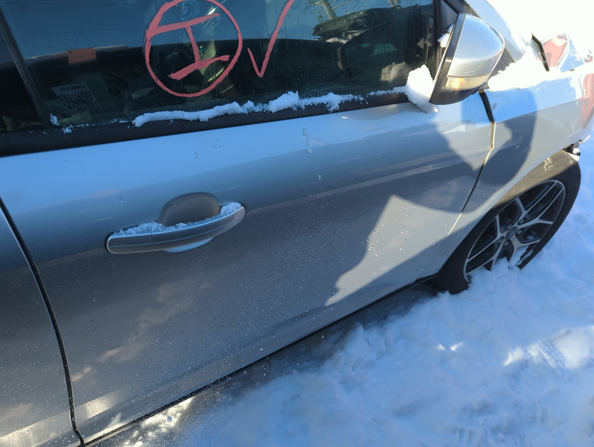 2015-2018 Ford Focus Passenger Front Door Oem 1323181 - Oemusedautoparts1.com