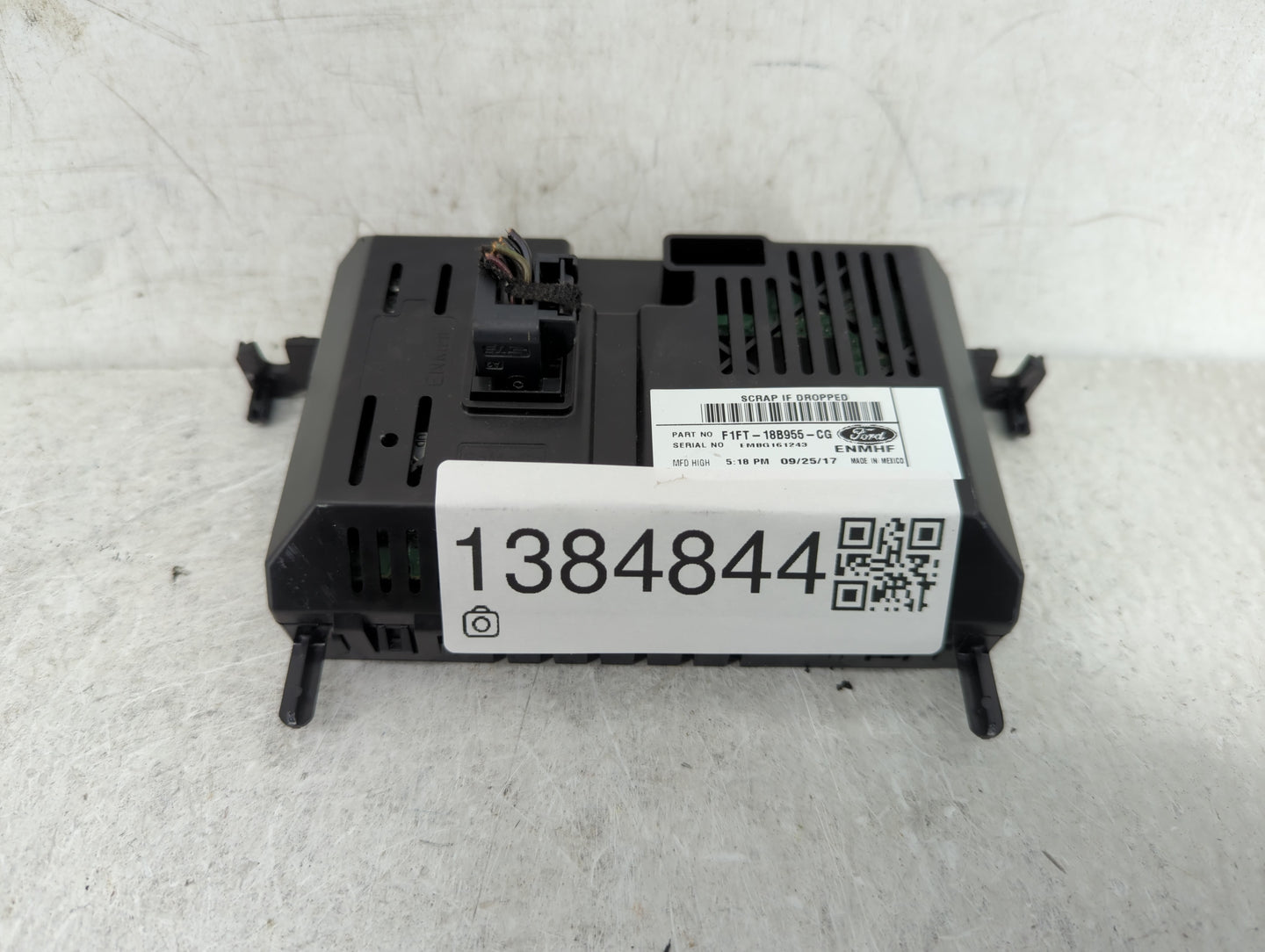 2015-2018 Ford Focus Information Display Screen - Oemusedautoparts1.com