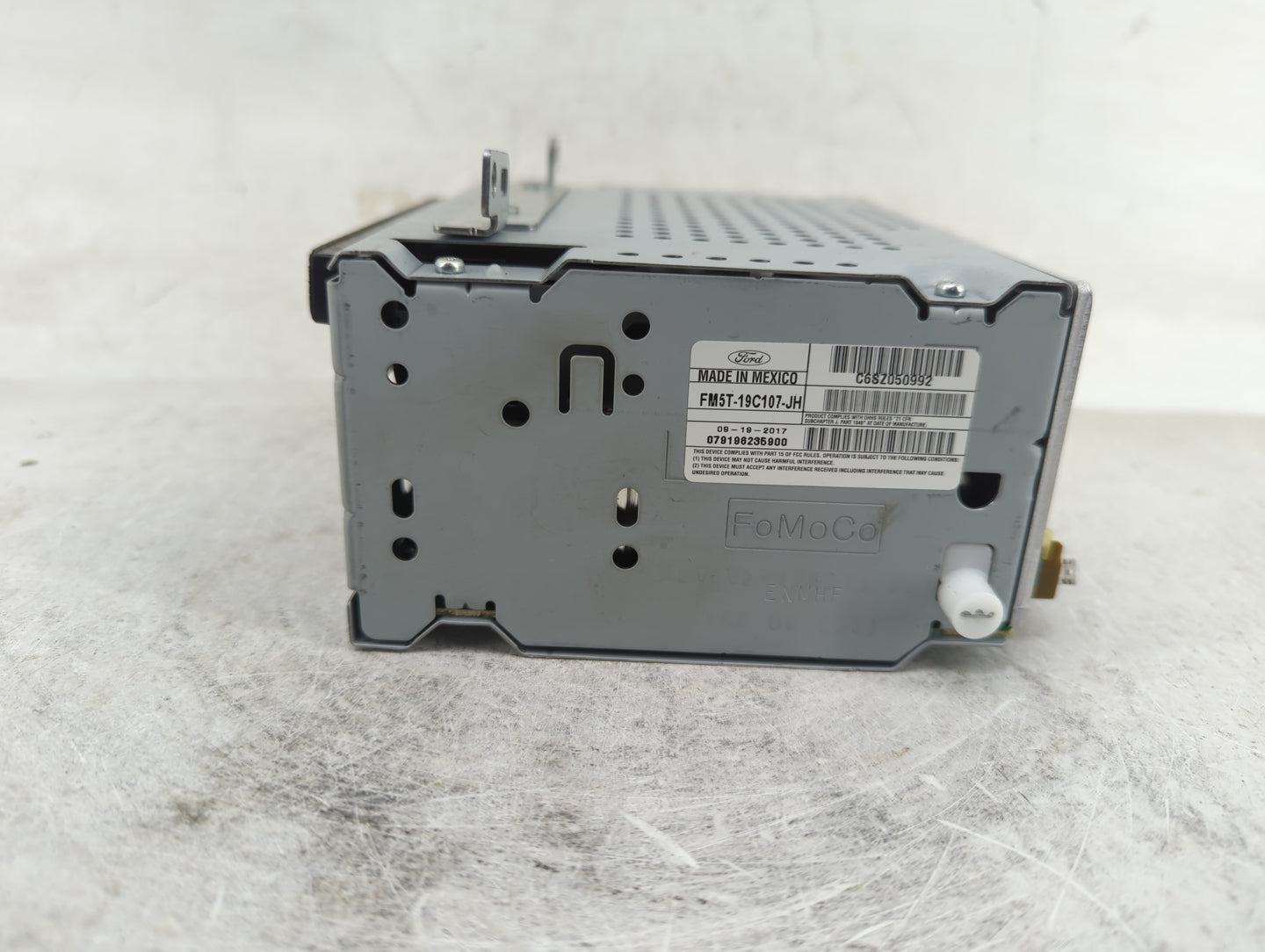 2017-2018 Ford Focus Radio AM FM Cd Player Receiver Replacement P/N:FM5T-19C107-JH Fits Fits 2017 2018 OEM Used Auto Parts -