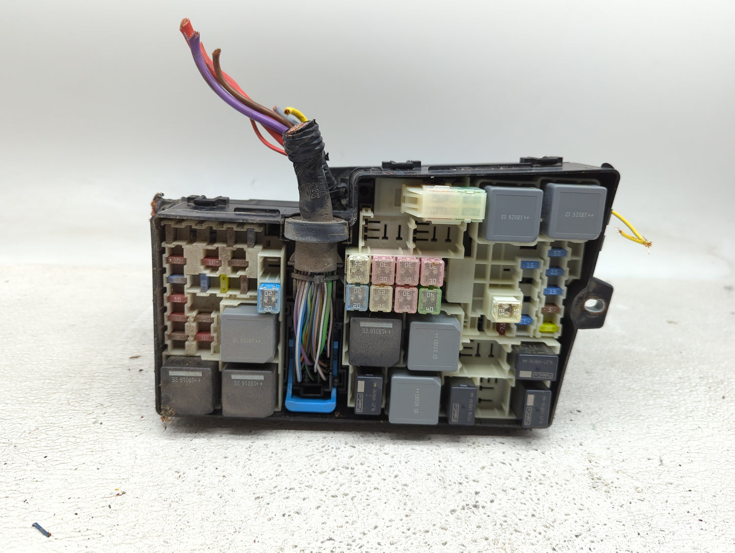 2017-2018 Ford Focus Fusebox Fuse Box Panel Relay Module P/N:GJ7T-14A076-BA 19648 000 001, 21090 000 001 Fits Fits 2017 2018