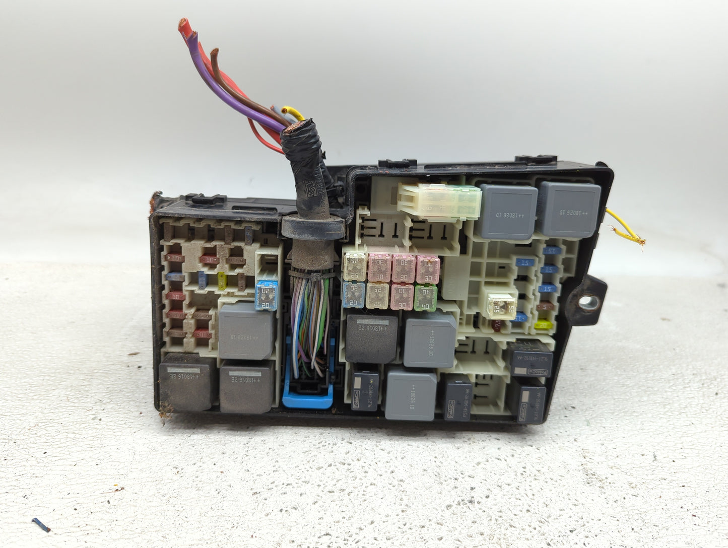 2017-2018 Ford Focus Fusebox Fuse Box Panel Relay Module P/N:GJ7T-14A076-BA 19648 000 001, 21090 000 001 Fits Fits 2017 2018