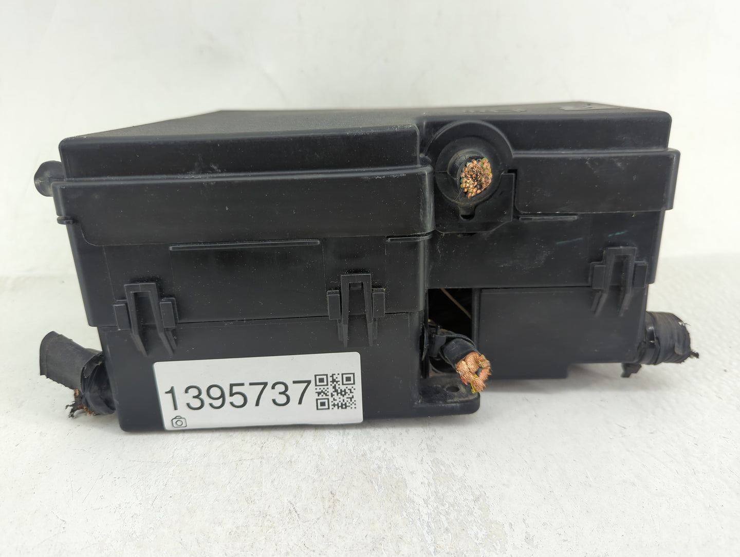 2017-2018 Ford Focus Fusebox Fuse Box Panel Relay Module P/N:AV6T-14A067-AD AV6T-14A142-AB Fits Fits 2017 2018 OEM Used Auto
