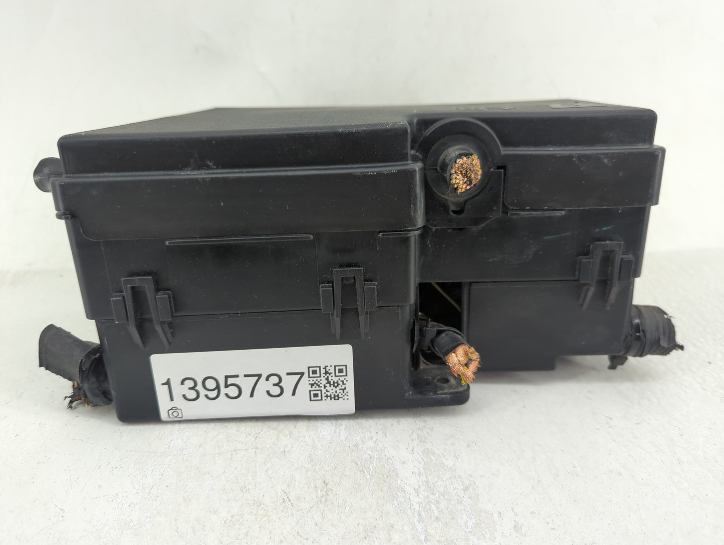 2017-2018 Ford Focus Fusebox Fuse Box Panel Relay Module P/N:AV6T-14A067-AD AV6T-14A142-AB Fits Fits 2017 2018 OEM Used Auto