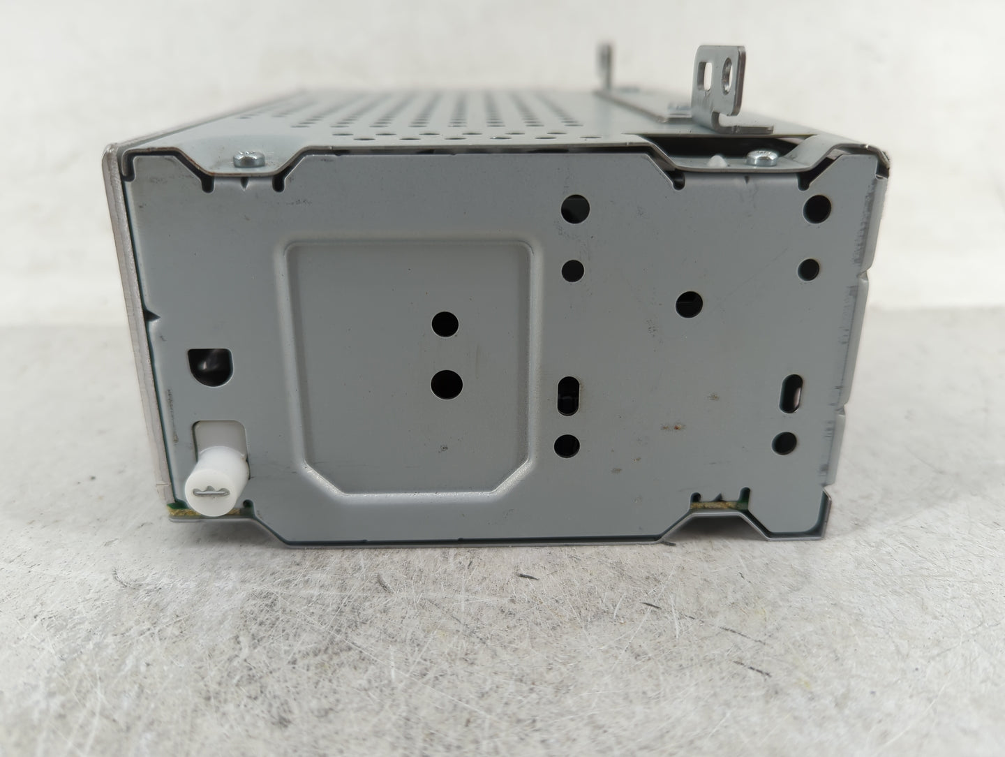 2017-2018 Ford Focus Radio AM FM Cd Player Receiver Replacement P/N:FM5T-19C107-JD Fits Fits 2017 2018 OEM Used Auto Parts -
