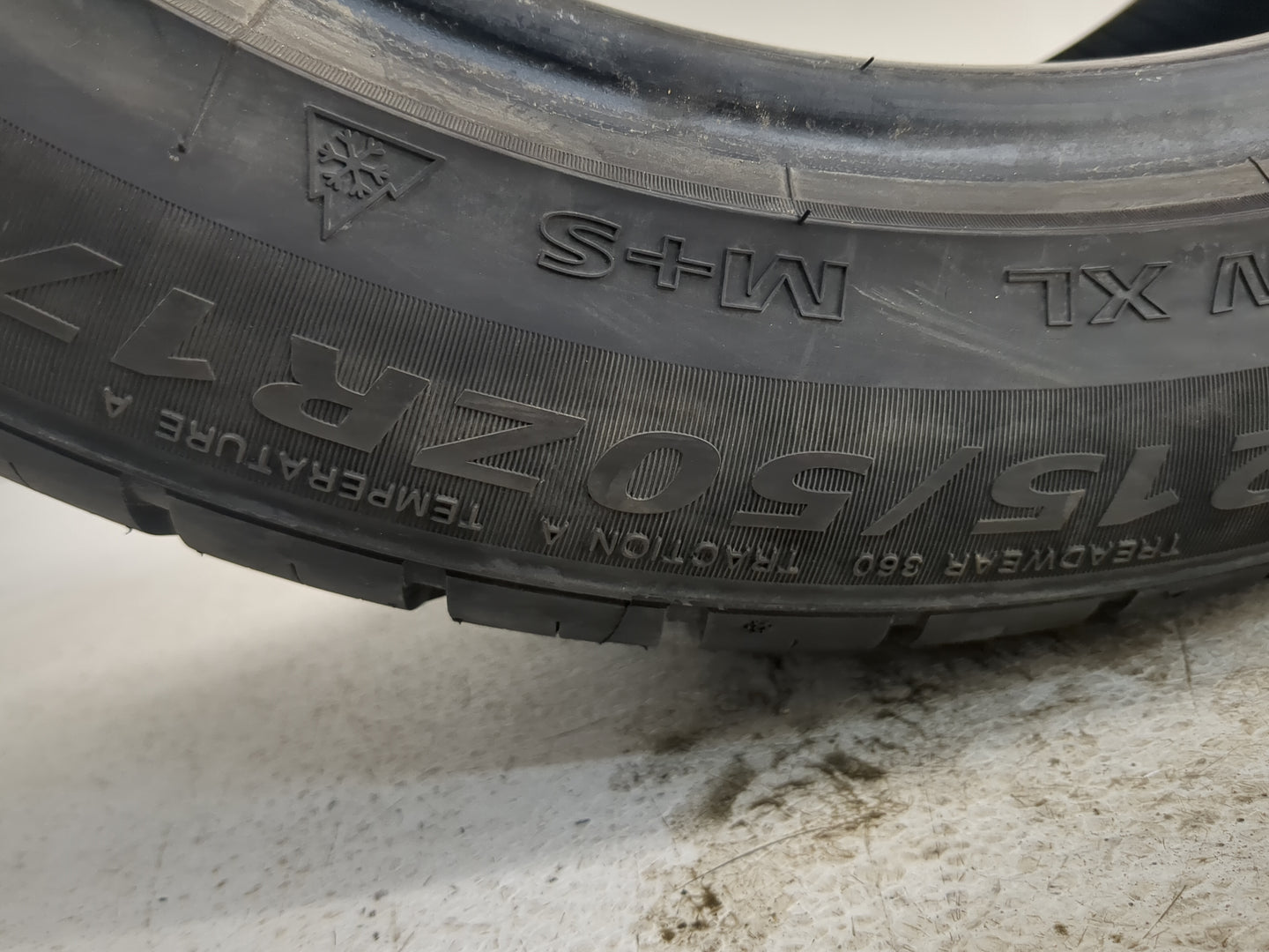 Used Tire 215/50ZR17 LEXLINI QUATTRO EMPO AW 95W - Tread Depth 10/32 - Oemusedautoparts1.com