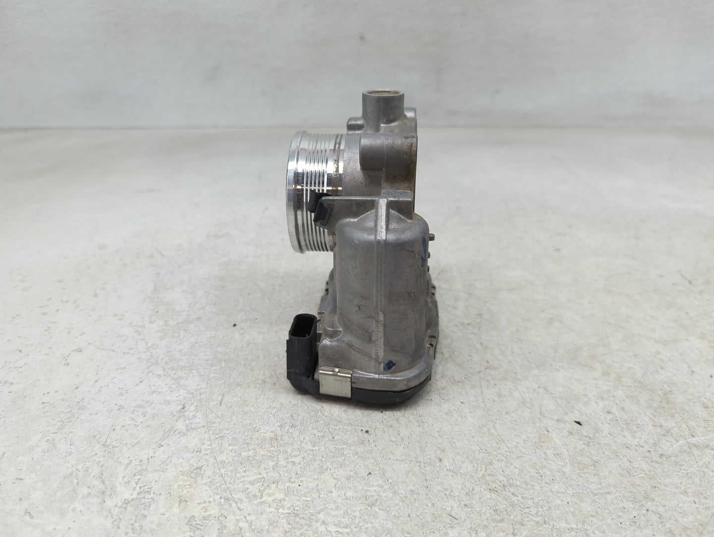 2014-2018 Ford Focus Throttle Body P/N:DS7E-9F991-BB Fits Fits 2014 2015 2016 2017 2018 2019 2020 2021 2022 OEM Used Auto Pa
