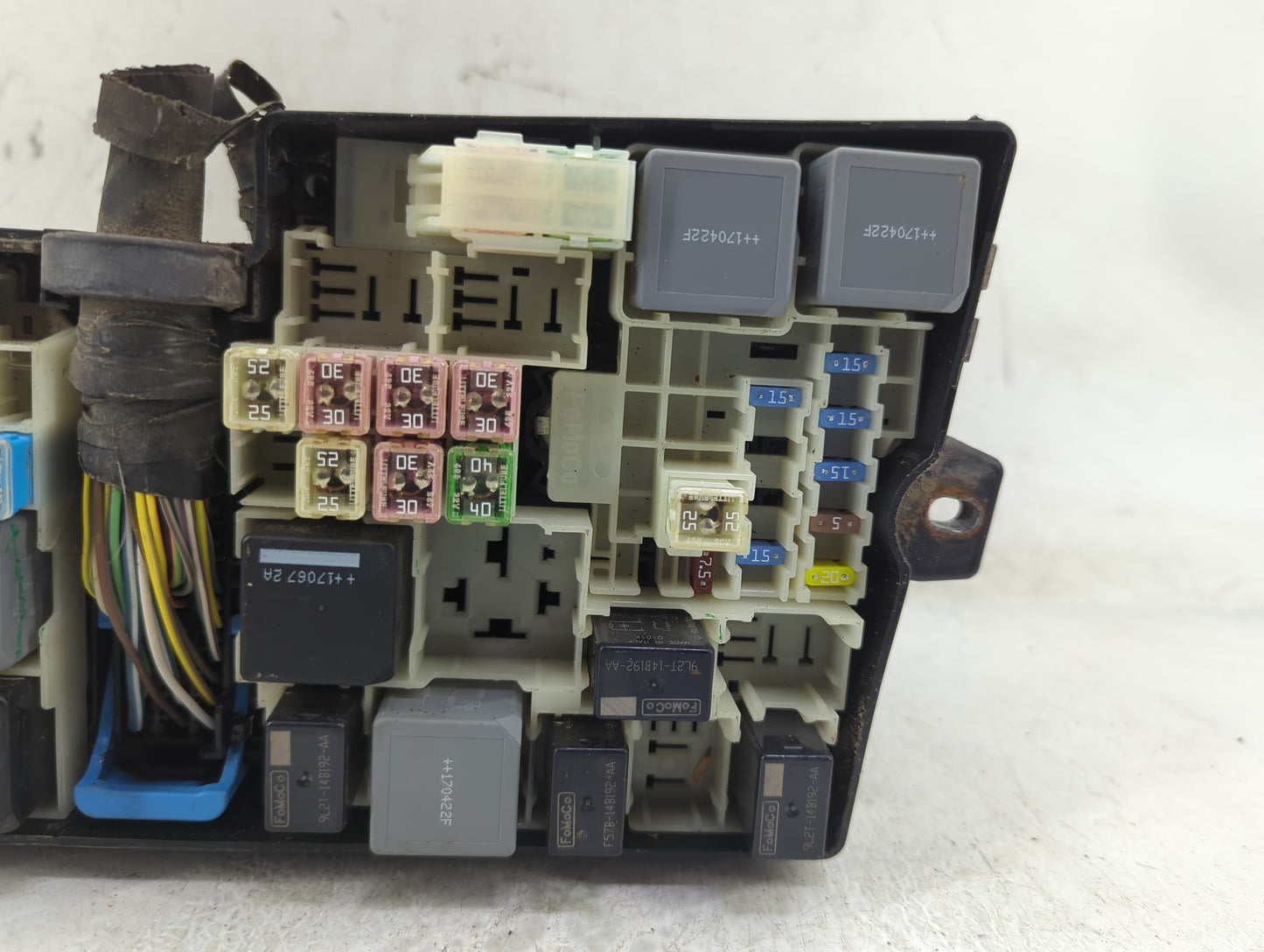 2017-2018 Ford Focus Fusebox Fuse Box Panel Relay Module P/N:GJ7T-14A076-BA 19648 000 001, 21090 000 001 Fits Fits 2017 2018