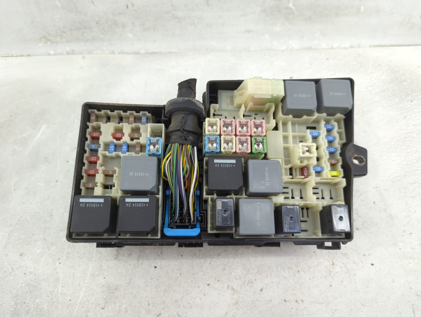 2017-2018 Ford Focus Fusebox Fuse Box Panel Relay Module P/N:GJ7T-14A076-BA 19548 000 001, 21090 000 001 Fits Fits 2017 2018