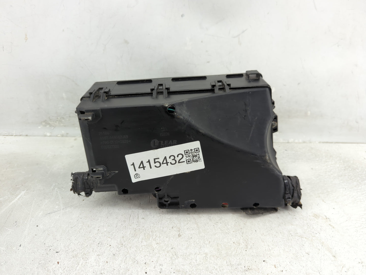 2017-2018 Ford Focus Fusebox Fuse Box Panel Relay Module P/N:GJ7T-14A076-BA 19548 000 001, 21090 000 001 Fits Fits 2017 2018