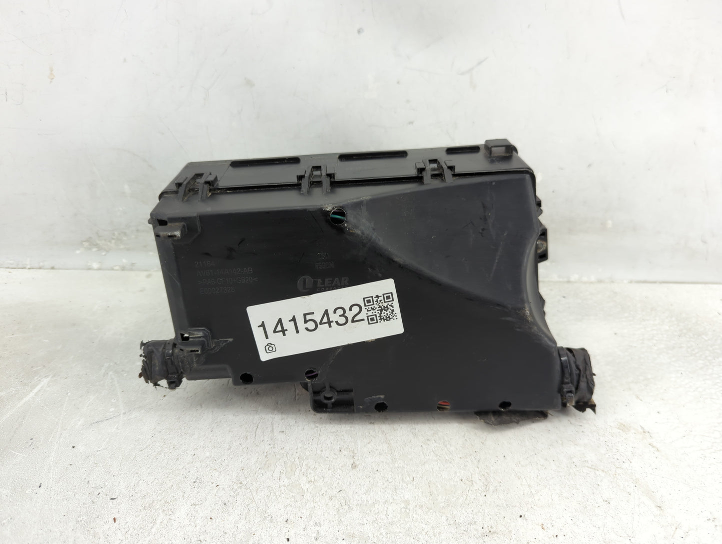 2017-2018 Ford Focus Fusebox Fuse Box Panel Relay Module P/N:GJ7T-14A076-BA 19548 000 001, 21090 000 001 Fits Fits 2017 2018