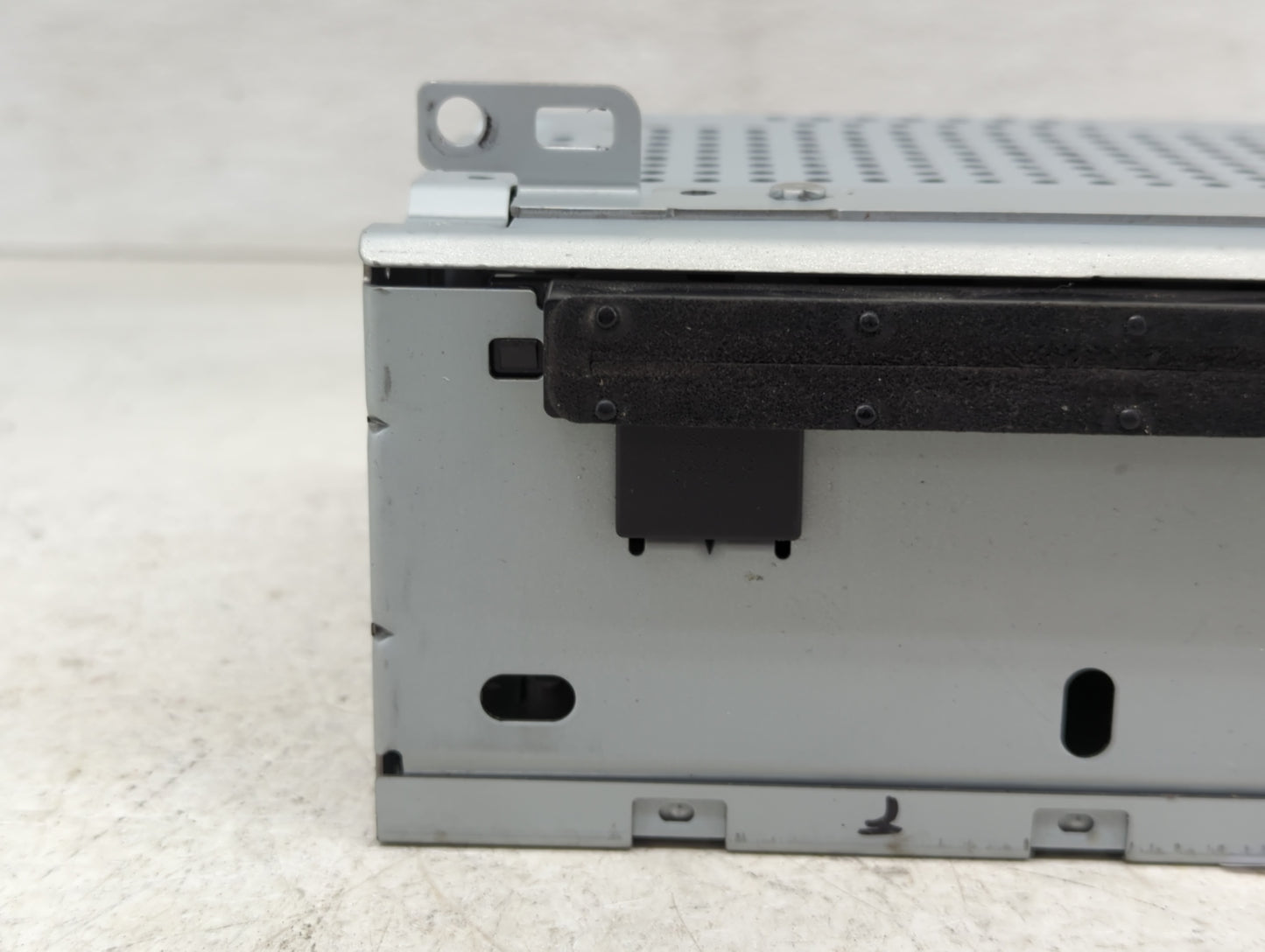 2017-2018 Ford Focus Radio AM FM Cd Player Receiver Replacement P/N:FM5T-19C107-JG Fits Fits 2017 2018 OEM Used Auto Parts -