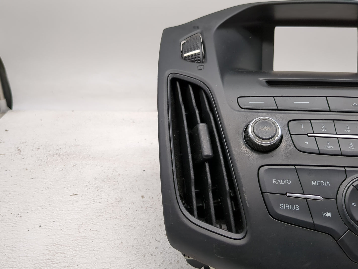 2015-2018 Ford Focus Radio AM FM Cd Player Receiver Replacement P/N:F1ET18K811KD Fits Fits 2015 2016 2017 2018 2019 OEM Used