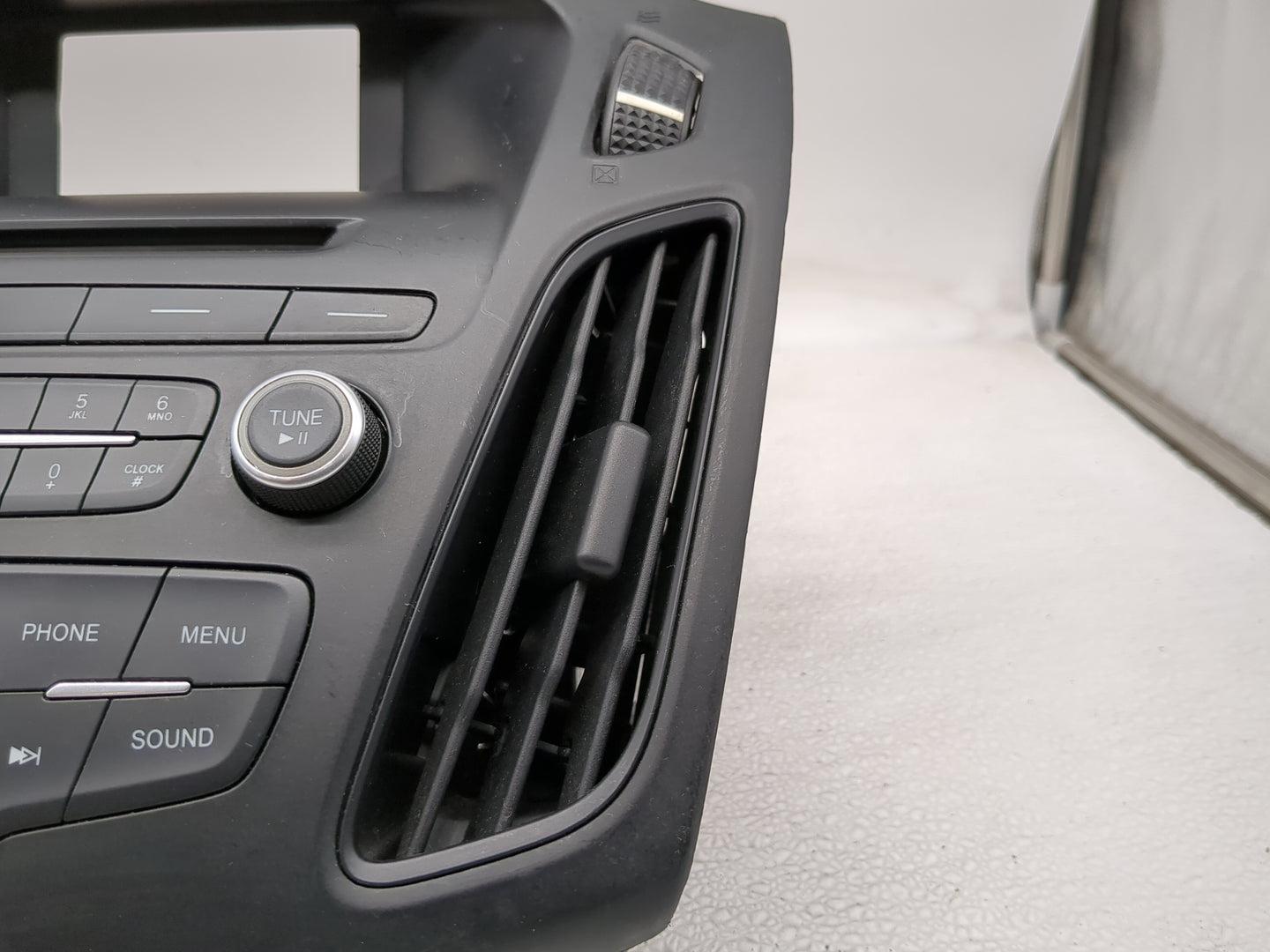 2015-2018 Ford Focus Radio AM FM Cd Player Receiver Replacement P/N:F1ET18K811KD Fits Fits 2015 2016 2017 2018 2019 OEM Used