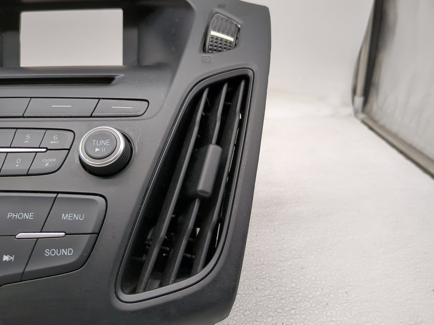 2015-2018 Ford Focus Radio AM FM Cd Player Receiver Replacement P/N:F1ET18K811KD Fits Fits 2015 2016 2017 2018 2019 OEM Used