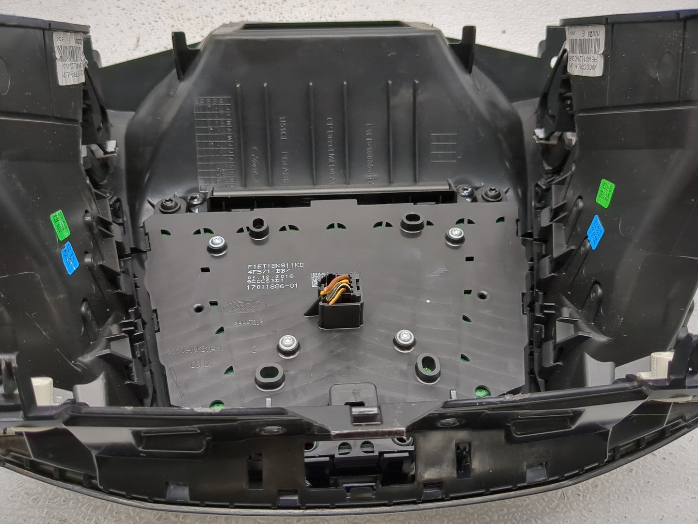 2015-2018 Ford Focus Radio AM FM Cd Player Receiver Replacement P/N:F1ET18K811KD Fits Fits 2015 2016 2017 2018 2019 OEM Used