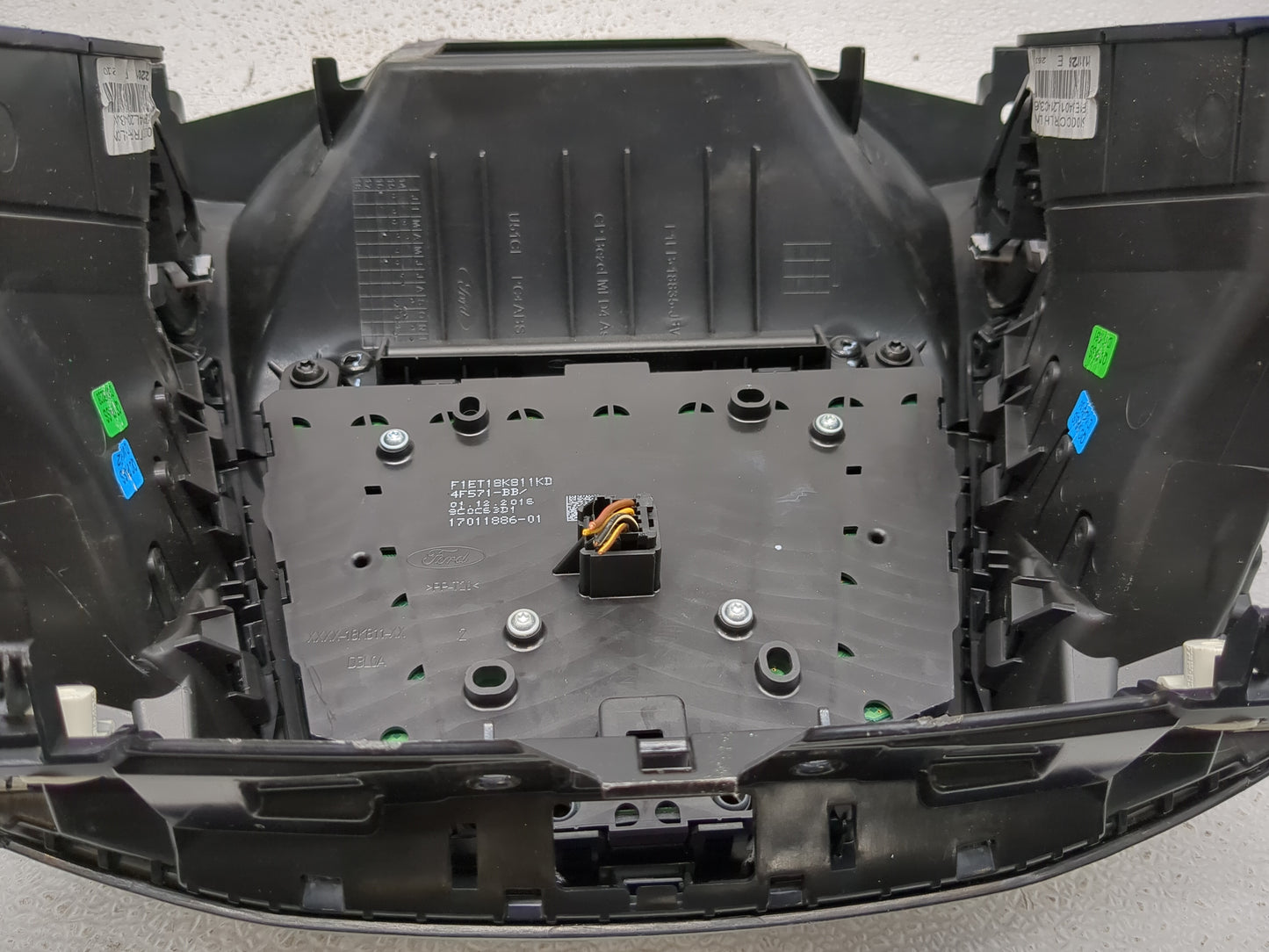 2015-2018 Ford Focus Radio AM FM Cd Player Receiver Replacement P/N:F1ET18K811KD Fits Fits 2015 2016 2017 2018 2019 OEM Used