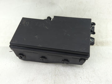 2017-2018 Ford Focus Fusebox Fuse Box Panel Relay Module P/N:GJ7T-14A076-BA 19648 000 001, 21090 000 001 Fits Fits 2017 2018