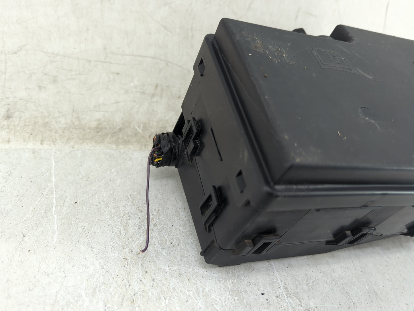 2017-2018 Ford Focus Fusebox Fuse Box Panel Relay Module P/N:GJ7T-14A076-BA 19648 000 001, 21090 000 001 Fits Fits 2017 2018