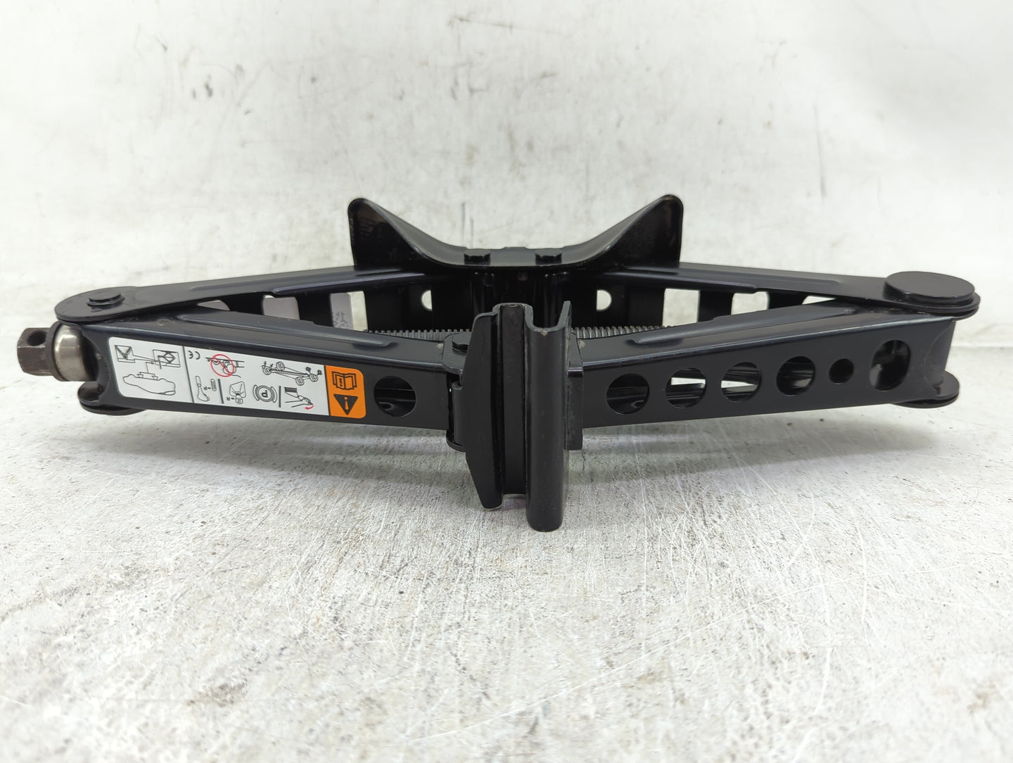 2017 Ford Focus Spare Scissor Car Jack 1431619 - Oemusedautoparts1.com