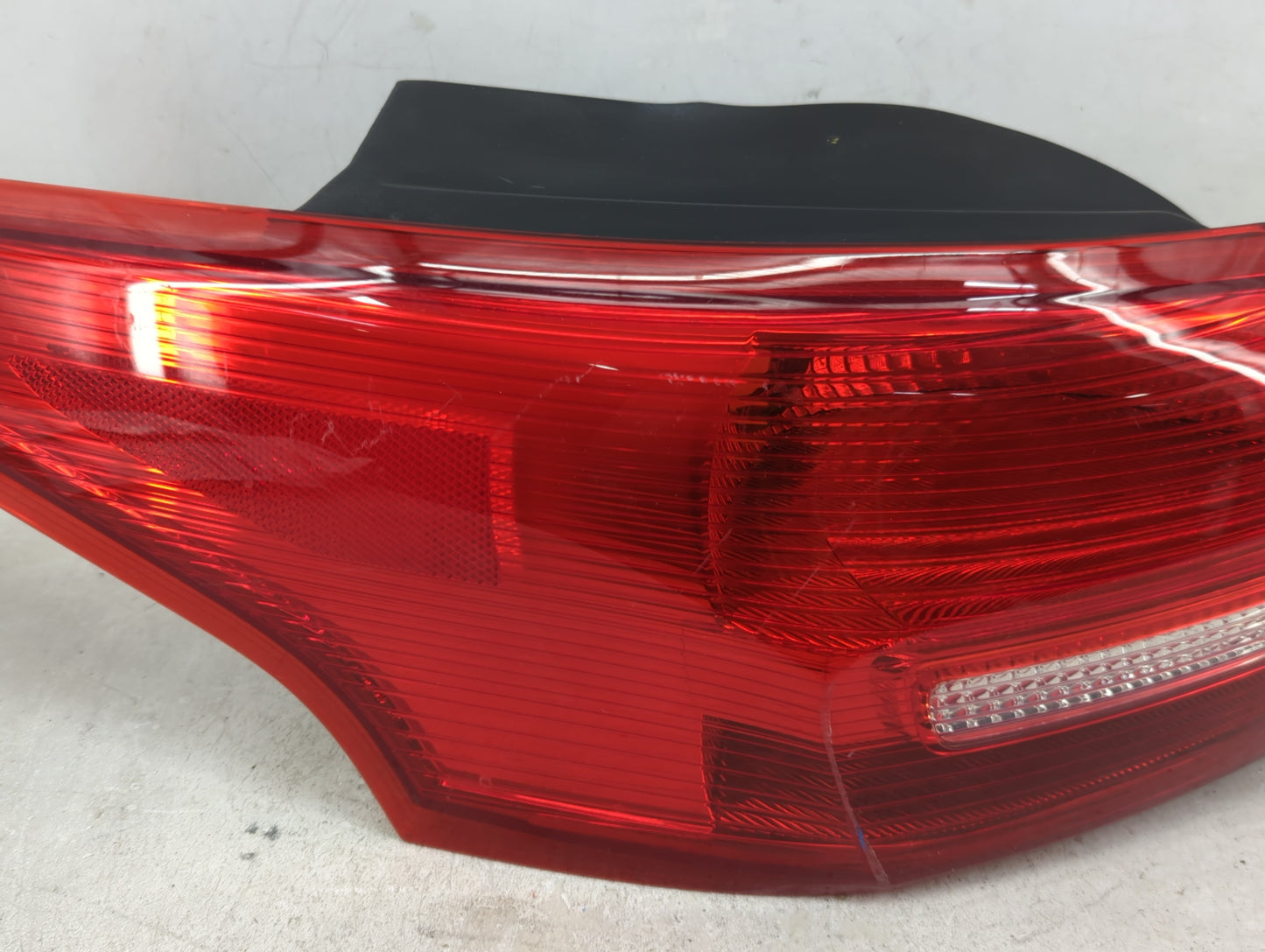 2015-2018 Ford Focus Tail Light Assembly Driver Left OEM P/N:F1EB-13405-FE Fits Fits 2015 2016 2017 2018 OEM Used Auto Parts