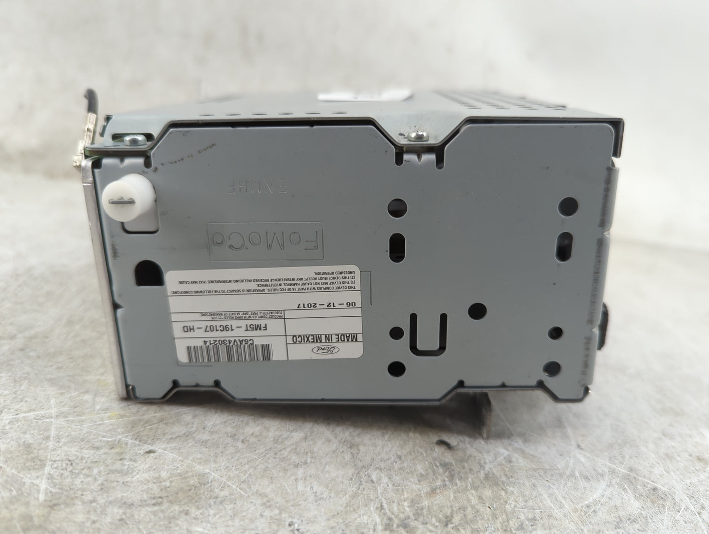 2016-2018 Ford Focus Radio AM FM Cd Player Receiver Replacement P/N:FM5T-19C107-HD Fits Fits 2016 2017 2018 OEM Used Auto Pa
