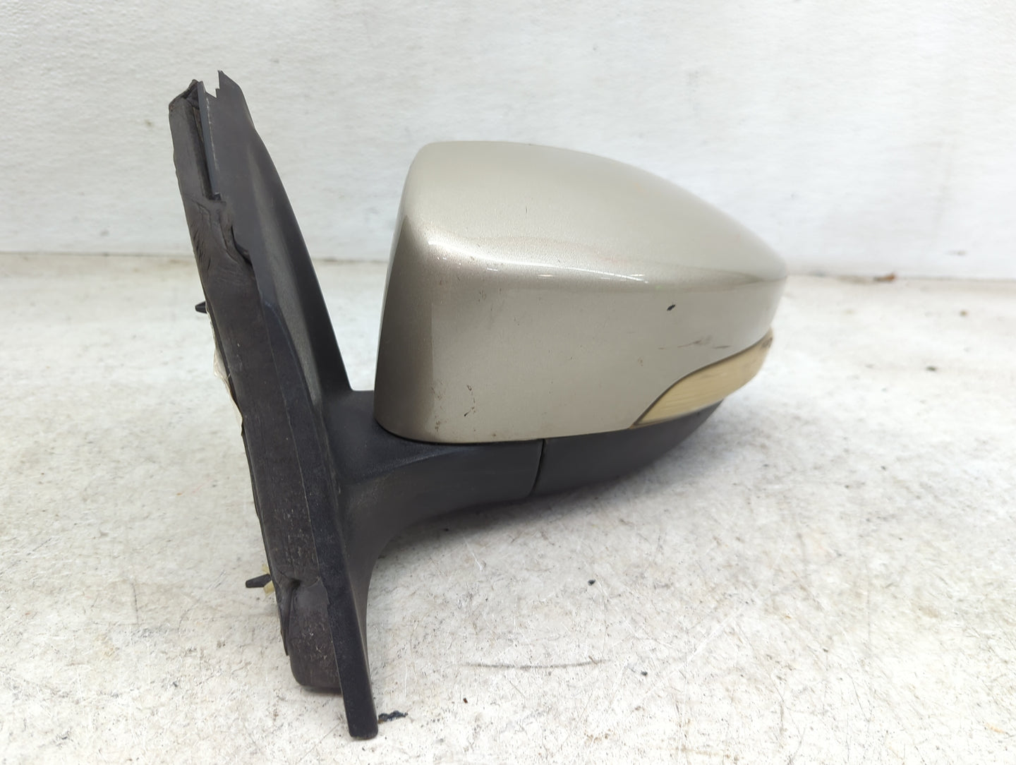 2015-2018 Ford Focus Driver Side View Mirror - Left Door Mirror OEM Used - Oemusedautoparts1.com