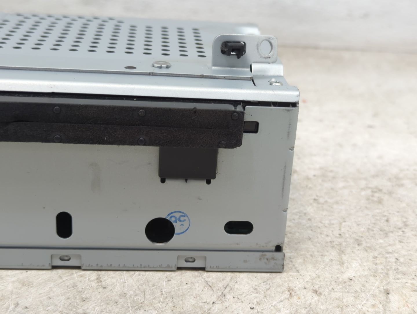 2017-2018 Ford Focus Radio AM FM Cd Player Receiver Replacement P/N:FM5T-19C107-JH Fits Fits 2017 2018 OEM Used Auto Parts -