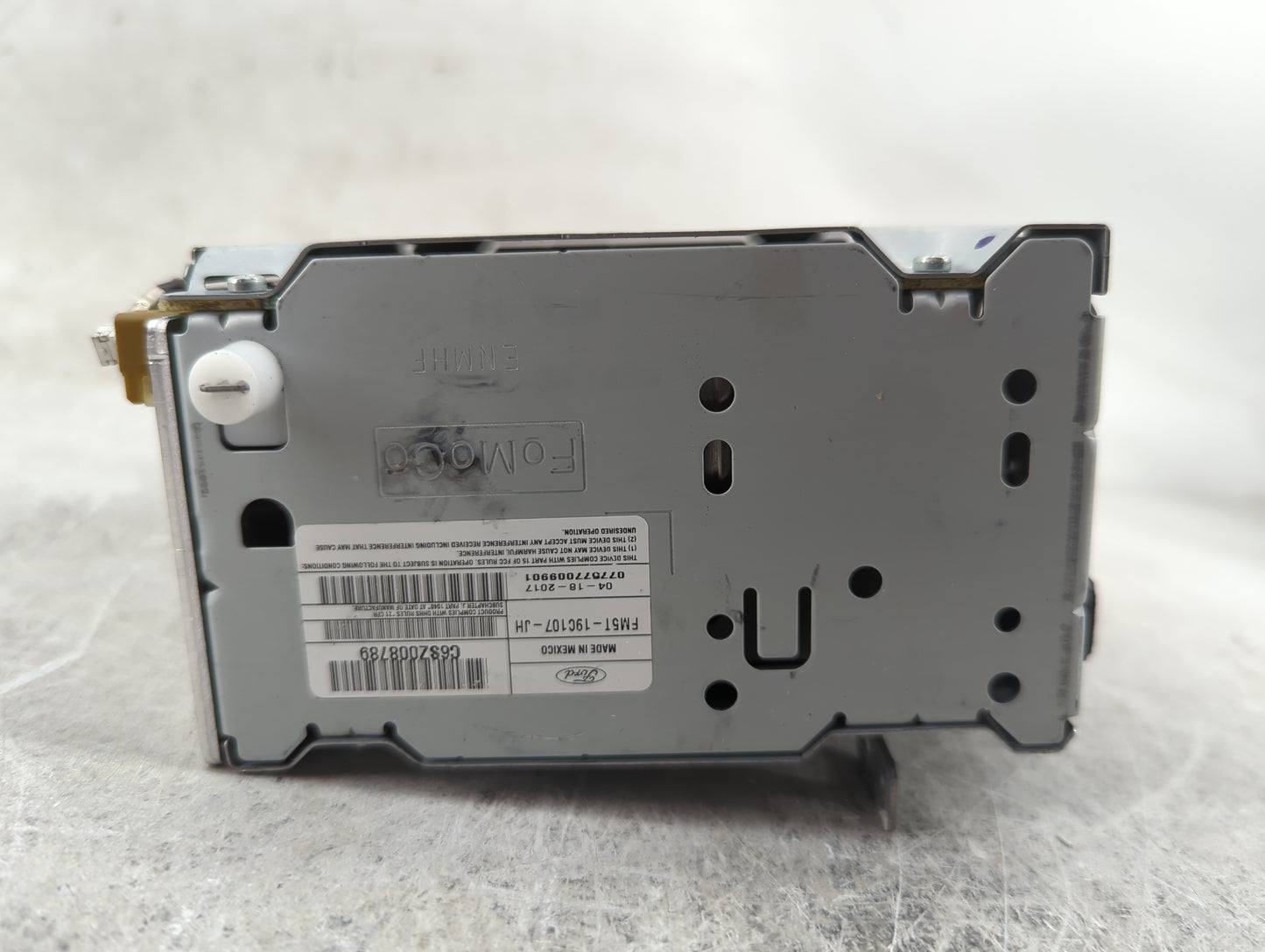 2017-2018 Ford Focus Radio AM FM Cd Player Receiver Replacement P/N:FM51-19C107-JH Fits Fits 2017 2018 OEM Used Auto Parts -