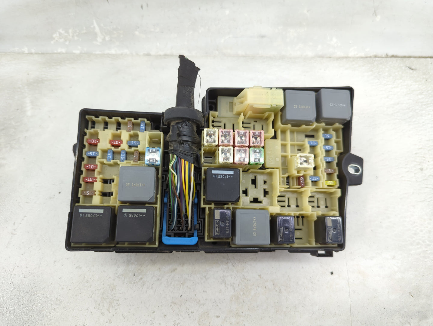 2017-2018 Ford Focus Fusebox Fuse Box Panel Relay Module P/N:AV6T-14A067-AD E02345500 Fits Fits 2017 2018 OEM Used Auto Part