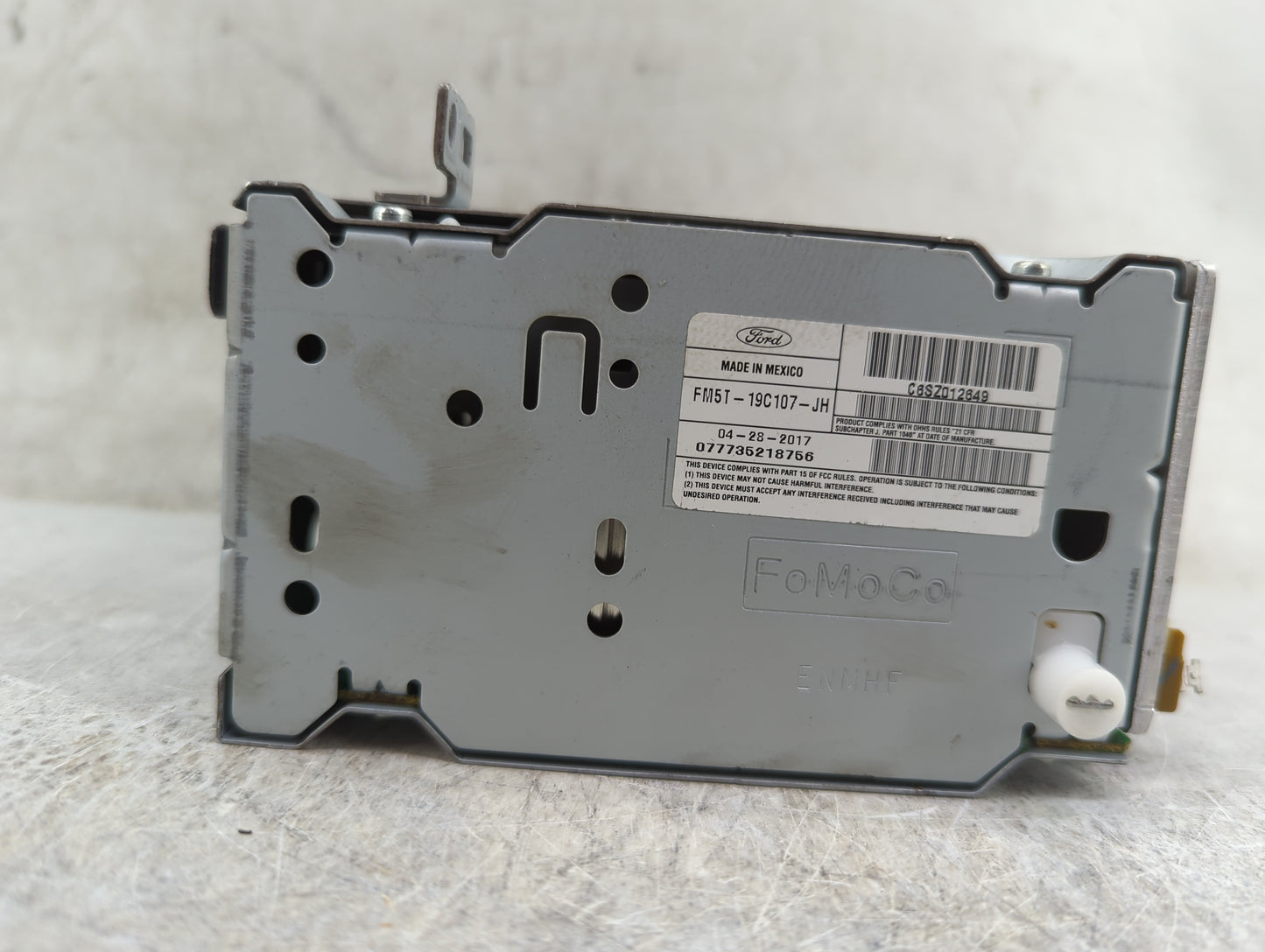2017-2018 Ford Focus Radio AM FM Cd Player Receiver Replacement P/N:FM5T-19C107-JH Fits Fits 2017 2018 OEM Used Auto Parts -